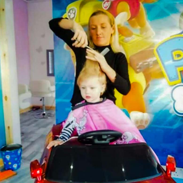 picture of child having hair cut